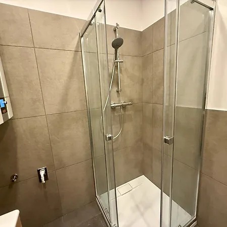 Stylish 3 Bedroom With Balcony Near Airport * Schwechat