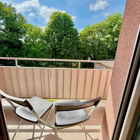 Stylish 3 Bedroom With Balcony Near Airport