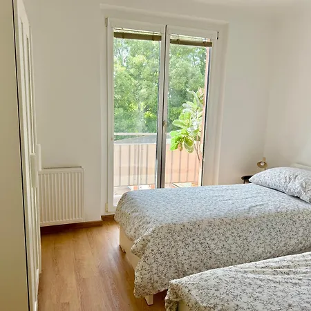 Apartamento Stylish 3 Bedroom With Balcony Near Airport *
